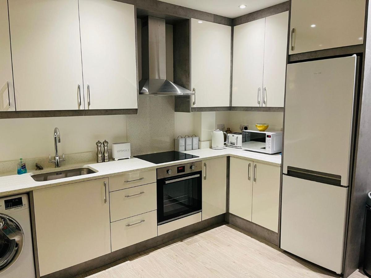 Salt Hill Windsor Legoland Eton Heathrow Luxury 2 Bed 1 Bath Free Parking Apartamento Slough Exterior foto
